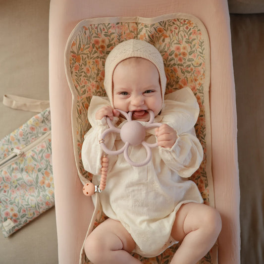Mushie Daisy Rattle Teether | Soft Lilac