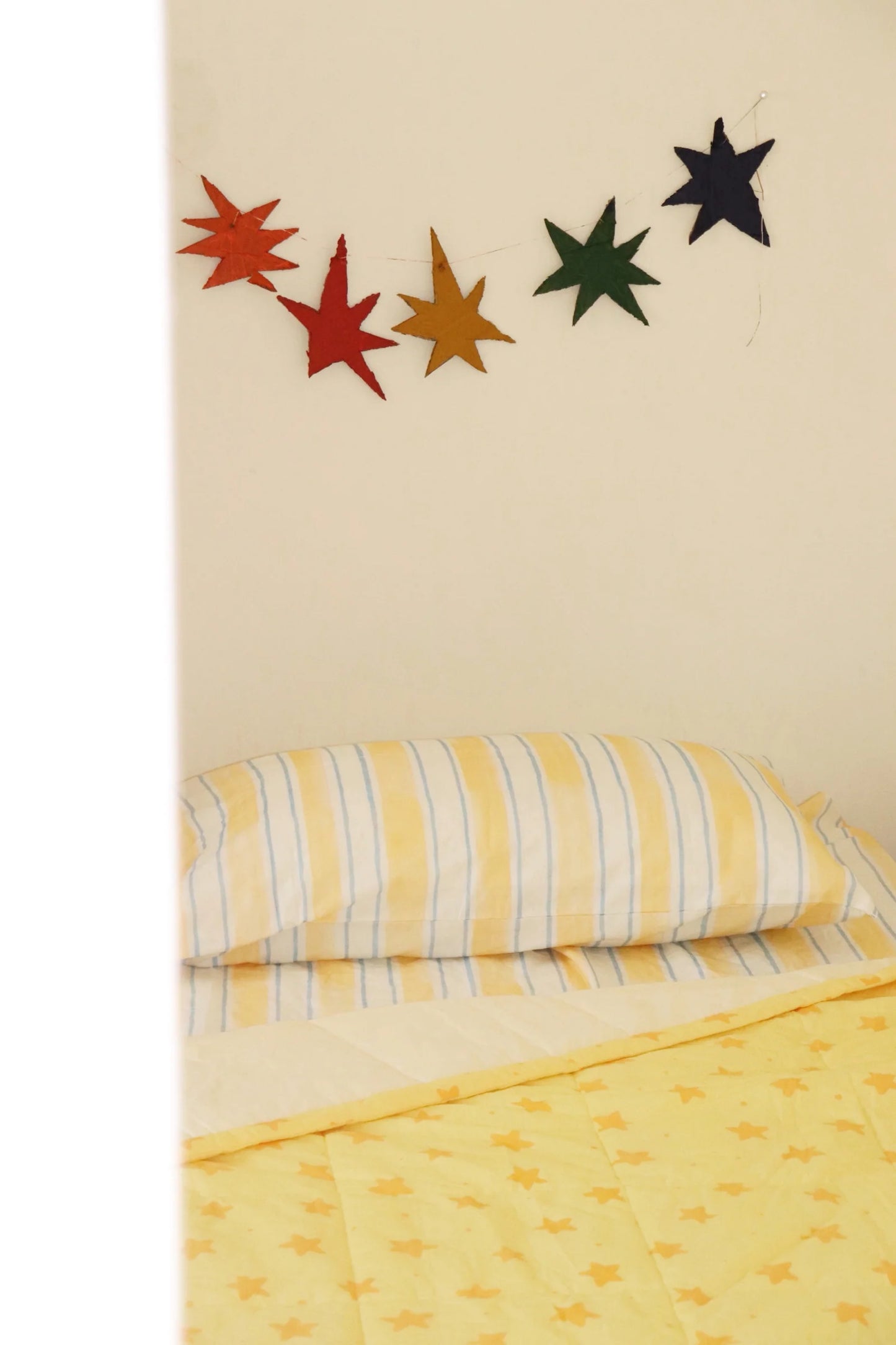 Star Sprinkle Reversible Quilt Cot