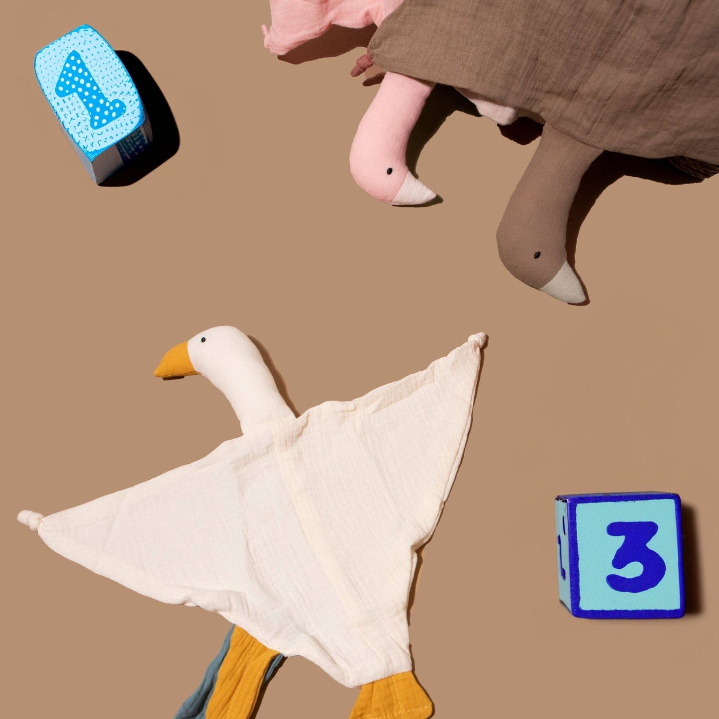 Goose Lovey Comforter - Parchment