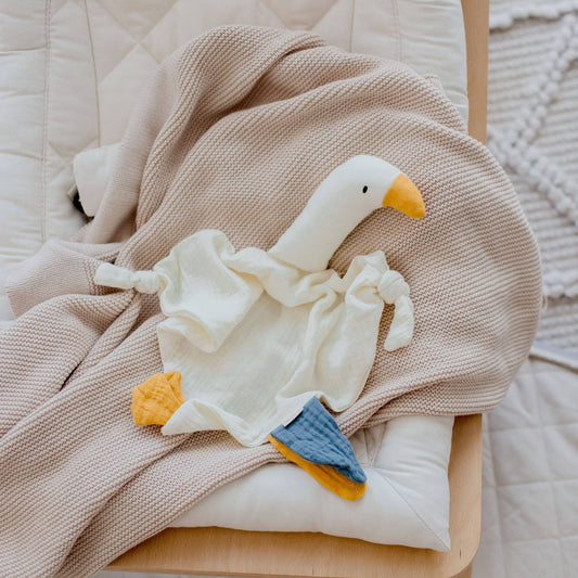 Goose Lovey Comforter - Parchment