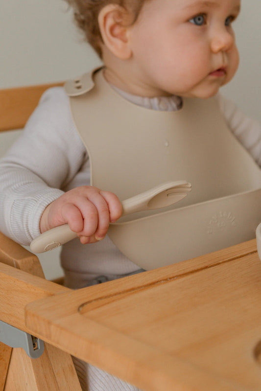 Baby-Led Weaning vs Traditional Spoon Feeding