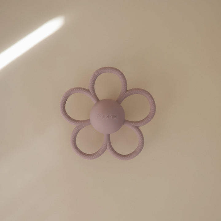 Mushie Daisy Rattle Teether | Soft Lilac