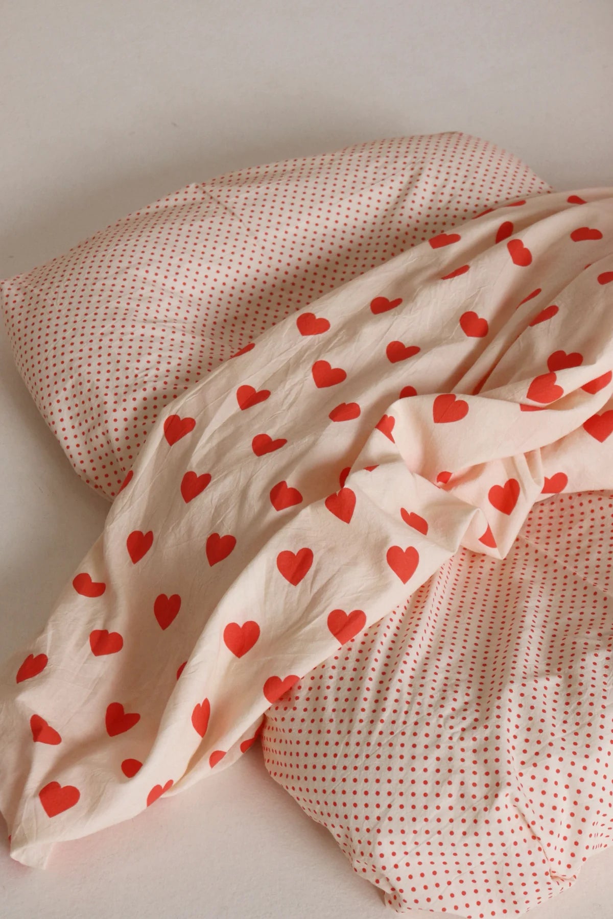 Play Linen Swaddle | Sweetheart Love Hearts