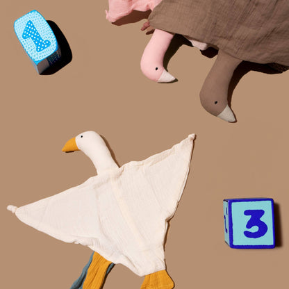 Goose Lovey Comforter - Parchment